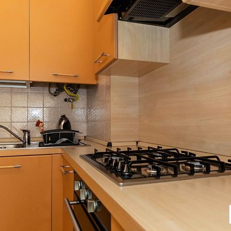 Casa Liviya - Appartamento Con Vista Lago Madonna Del Sasso Bagian luar foto