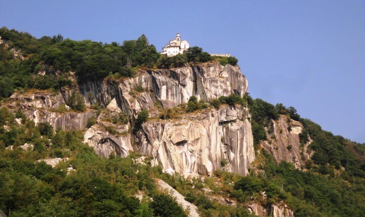 Casa Liviya - Appartamento Con Vista Lago Madonna Del Sasso Bagian luar foto